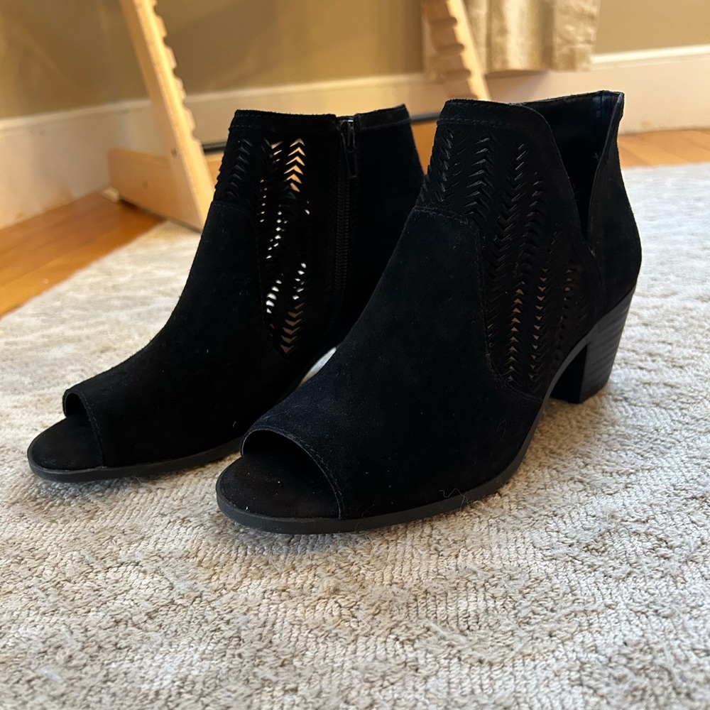 Lucky Brand suede open toe  booties